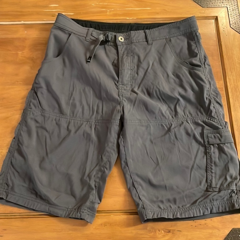 PRANA Cargo Shorts Size Large